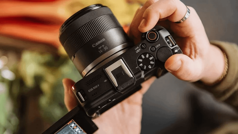 Canon EOS R50 V V5 + RFS 14-30