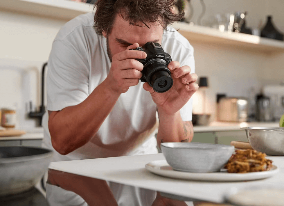 Canon EOS R50 18-45 Travel Kit