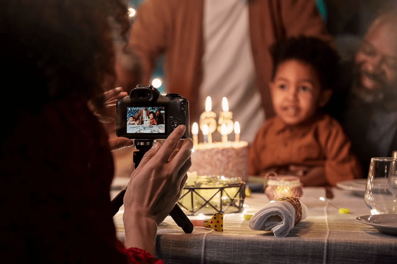 Canon EOS R100 RFS 18-45