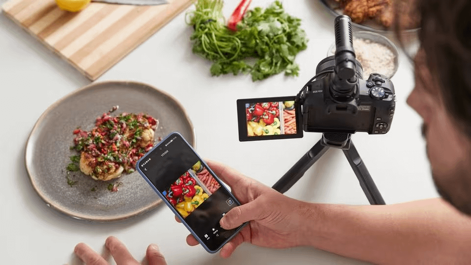 Canon EOS R50 18-45 Travel Kit